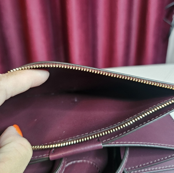 Burberry Hazelmere Burgundy Leather Wallet On Strap - Picture 4 of 5